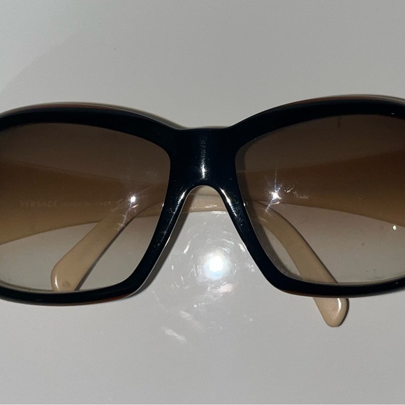 Versace MOD. 4069
405/13 Brown Tan Cream
Sunglasses main image 6
